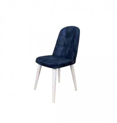 Heldergroene stoel op zwarte houten poten met een zachte rug voor de eetkamer.