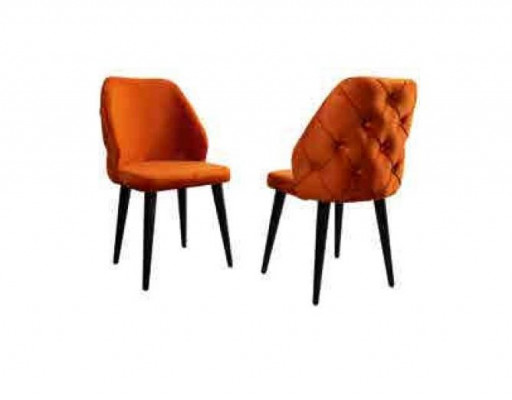 Gevoerde houten stoel oranje Chesterfield op zwarte poten de eetkamer.