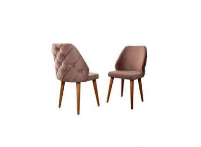 Houten gestoffeerde stoel met beige Chesterfield-rugleuning op houten poten voor eetkamer