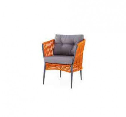 Oranje tuinmeubels, tweezitsbank, fauteuil, salontafelset.