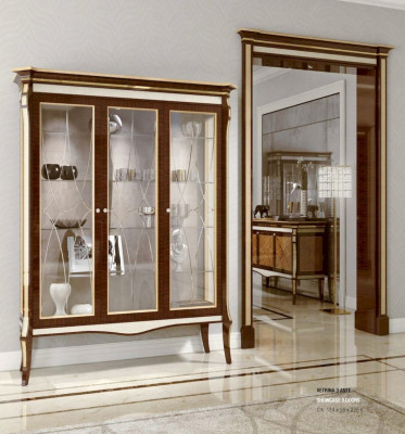Vitrine met deuren Kasten Vitrines Kabinet Woonkamer Hout Bruin.