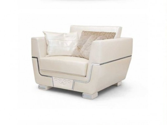Beige elegantie in de kijker Stoffen stoel voor een stijlvolle woonkamer ambiance