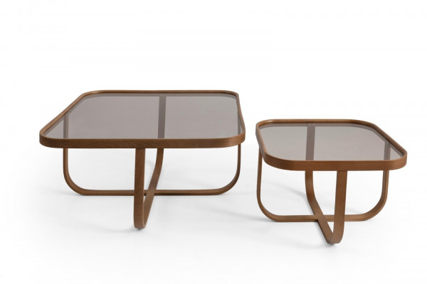 Bruin woonkamer set met 2 salontafels. Modern design, compleet ingericht.