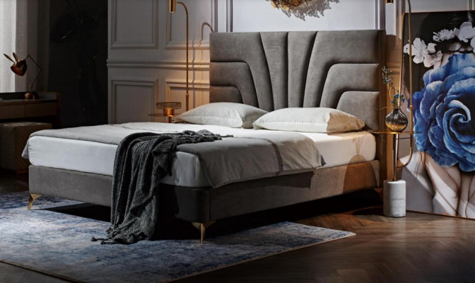 Hotel met luxe bed, tweepersoons bed, slaapkamerdesignmeubels van hout, nieuw luxe bedden.
