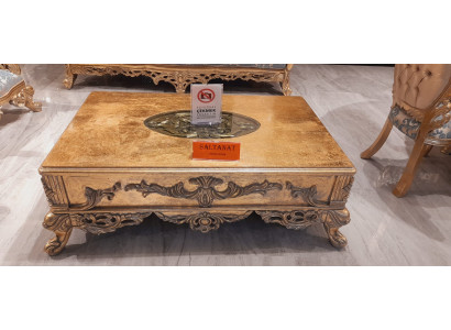 Barok salontafel in goudkleur met gesneden poten, houten tafel voor de woonkamer