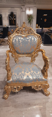 Barok fauteuil eenzitter bank Franse stoel met gesneden poten.