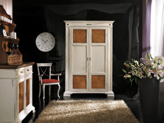 Eetkamermeubilair Massief houten vitrinekast Echt houten dressoir Massieve vitrine