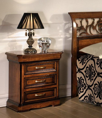 Italiaanse slaapkamer meubelen Bed Nachtkastje Massief houten bedden set 3-delig