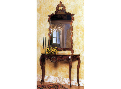 Spiegelconsole in landelijke stijl met spiegelkaptafel en bruine console.