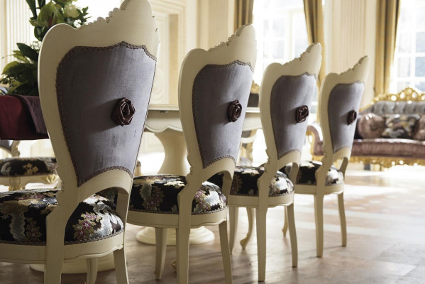 Garnituur houten meubels 2x stoelen met armleuningen 4x stoel tafel Nieuwe eetkamerset 7-delig
