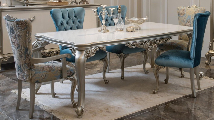 Prachtige eettafel in klassiek design met exclusief tafelblad.