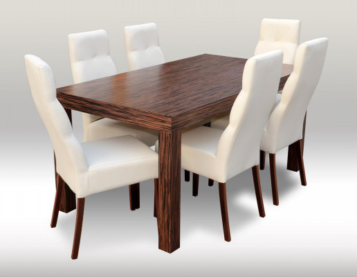 Klassieke eettafel van hout met eetkamerset van 6 stoelen en 7-delige set.
