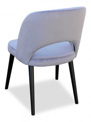 Luxe design gestoffeerde eetkamerstoel met houten zitting en leuning, nieuw.