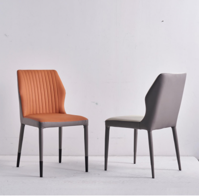 Bruine eetkamerstoelen, gestoffeerde fauteuil, eenzits luxe houten stoelen.