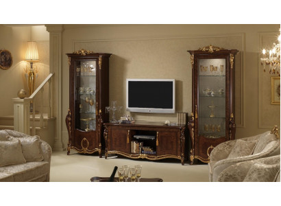 Woonkamermeubel in barokstijl met vitrinekast, dressoir, tv-meubel en wandkast.