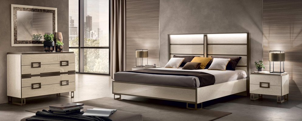 Slaapkamer Bed Nachtkastje Commode Spiegel Bed met bekleding Tweepersoonsbed Set van 5 stuks.