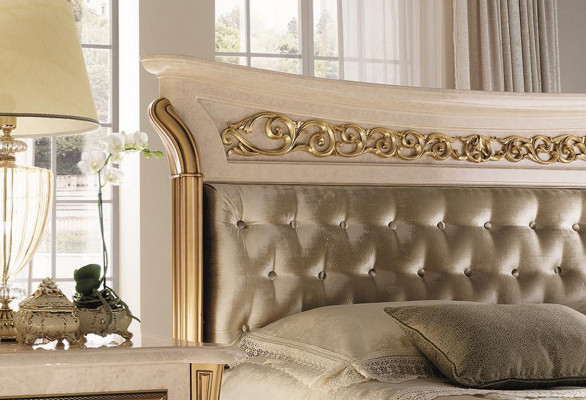 Bed 2x Bedside Table Design Classic Bedroom 3-piece Luxury Bed Set Furniture