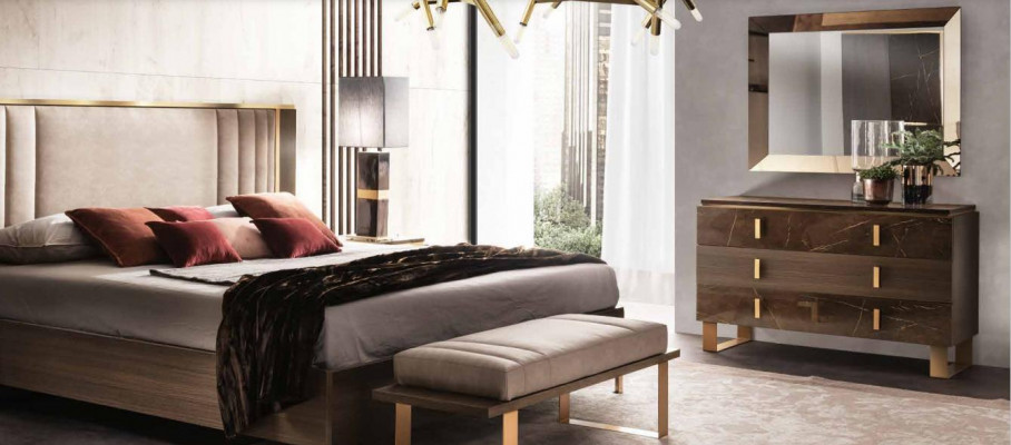 Klassieke 4-delige slaapkamer Moderne set Bed Nachtkastje Commode