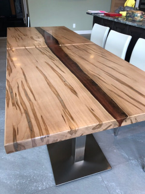 Tafel epoxyhars eettafel echt hout massief meubilair waterval epoxy conferentie