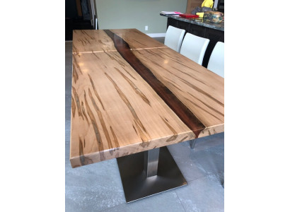 Tafel epoxyhars eettafel echt hout massief meubilair waterval epoxy conferentie