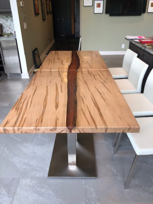 Tafel epoxyhars eettafel echt hout massief meubilair waterval epoxy conferentie