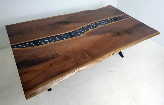 Tafel eettafel tafels epoxyhars epoxy waterval echt hout massief meubilair