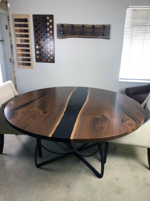 Tafel eettafel tabellen epoxyhars epoxy echt hout massief design meubels 150x150