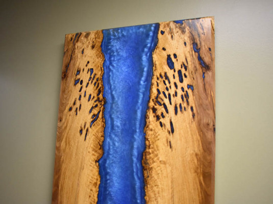 Handgemaakt watervalbeeld aan de muur met epoxyhars schilderij met echt beeld.