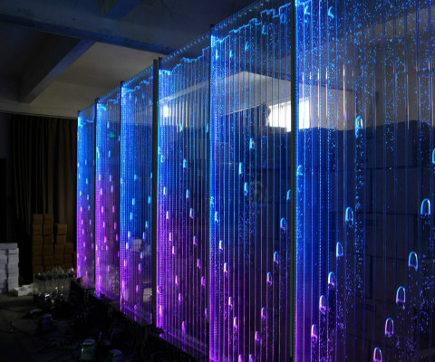 Moderne scheidingswand Decoratieve watervallen LED waterval Verlichte muur