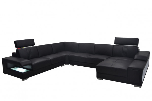 Woonomgeving met een U-vormige design hoekbank.