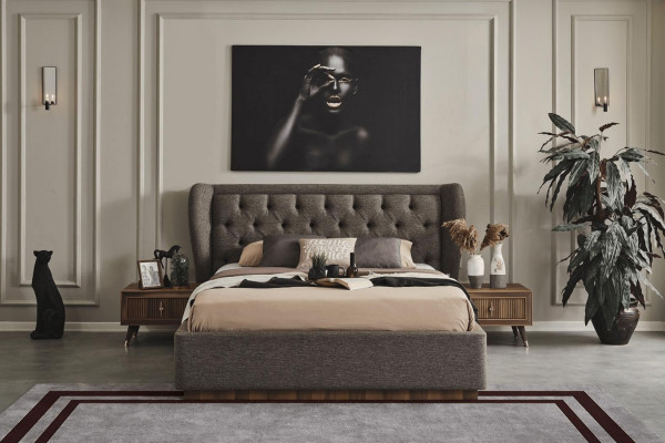 Modern slaapkamer set met designerbed, 2 nachtkastjes, commode en spiegel.