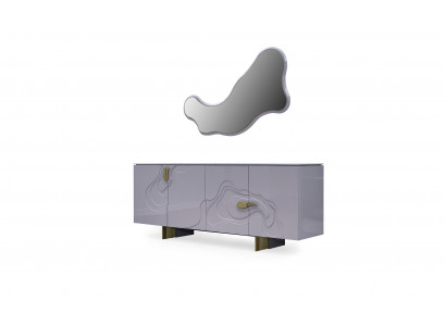 Dressoir set met spiegelkast van hout in roze eetkamer.