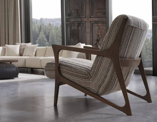 Bruine fauteuil gestoffeerde meubels woonkamer hout inrichting luxe textiel nieuw