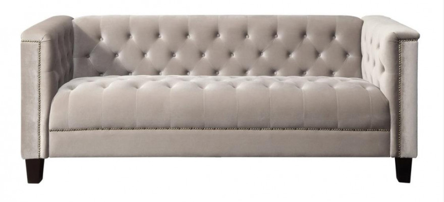 Helder grijs driezits stoffen Chesterfield woonkamer modern design bankstellen sofa. 