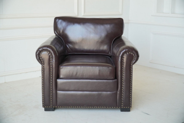 Ontwerp fauteuil van luxe leer, tv bank, eenzitter bank, ontspannen gestoffeerde lounge, nieuw.