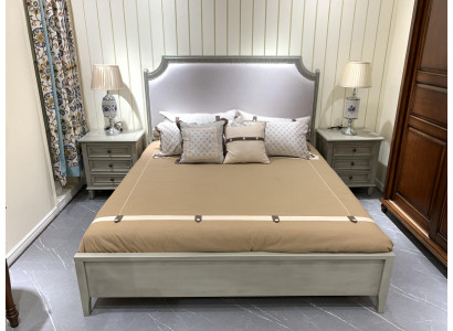 Premium slaapkamer set: bed en nachtkastjes van natuurlijk hout in grijs