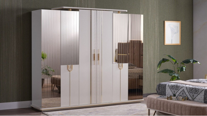 Luxe slaapkamerset van 5 delen. Bed, 2 nachtkastjes, kledingkast, bank. Modern.