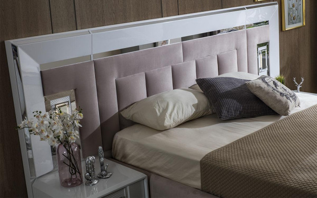 Slaapkamer Compleet Set Bed 2x Nachtkastje Kledingkast Nieuw Design 4-delig.