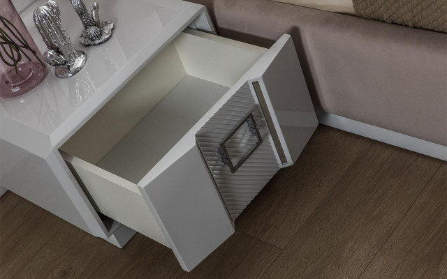 Slaapkamer Compleet Set Bed 2x Nachtkastje Kledingkast Nieuw Design 4-delig.