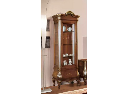 Luxe hoogwaardige vitrinekast van bruin hout Klassieke meubelkast