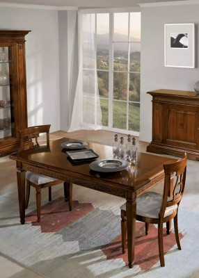 Garnituur Set 7-delig. Eettafel 4x stoelen Vitrine Luxe houten meubels.
