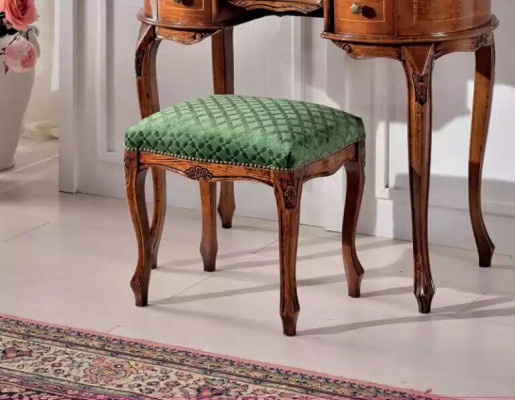 Klassieke houten kruk stoffen bijzettafel slaapkamerinrichting