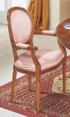 Klassieke houten stoel met armleuningen, luxe eetkamerstoel