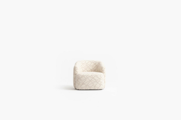 Gevoerde cocktail fauteuil in een aangename kleur in een modern ontwerp