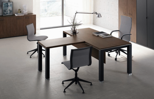 Schrijftafel Tafel met vergadertafel Cheftafel Frezza kantoorinrichting meubels
