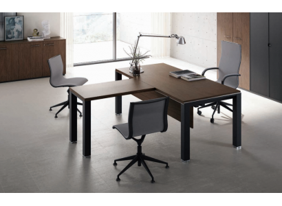 Schrijftafel Tafel met vergadertafel Cheftafel Frezza kantoorinrichting meubels
