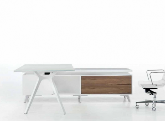 Hoekbureau Italiaanse tafel inrichting Frezza computermeubels tafel