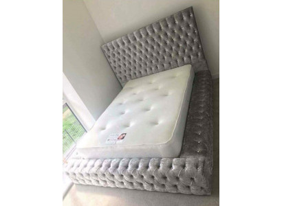 Klassieke Engelse stijl bed Dubbele stof Chesterfield bedden 160x200cm Nieuw.