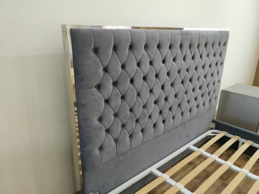 Groot stijlvol Chesterfield grijs tweepersoonsbed Textiel Bedden Luxe Design