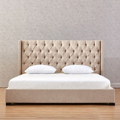 Beige slaapkamer bedden gestoffeerd bed Chesterfield textiel stof nieuw.